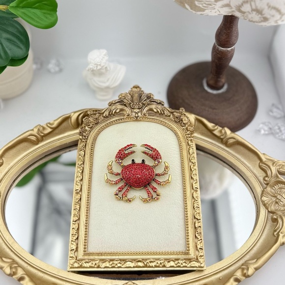Charming Red Crystal Crab Brooch 🦀 - Picture 5 of 8